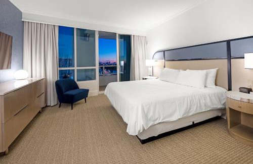 Mid Beach Apartment | Fontainebleau Hotel Ocean View Fits 6! 1 BED/2 BA