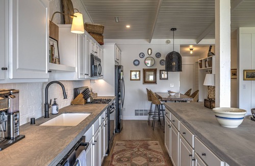 Fontana-on-Geneva Lake Resort | Fontana Waterfront! Prime fireworks viewing! Brand newly remodeled 2br/2ba, pool