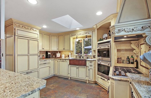 Fontana-on-Geneva Lake House | Fontana Lakeside Haven |Pier Acces |Screened-in Porch |Fireplace |Fire Pit |Lawn Games |Monthly Stay