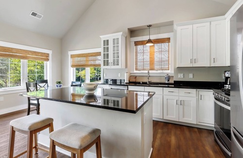 Fontana-on-Geneva Lake Condo | Fontana Harbor 162 |Balcony |5 Min Walk to Beach |New Condo Across from The Abbey Resort