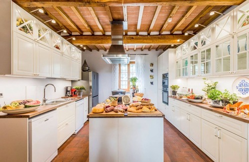 Orentano Villa | Fonte Di Pierdo - Eleven Bedroom Villa, Sleeps 22