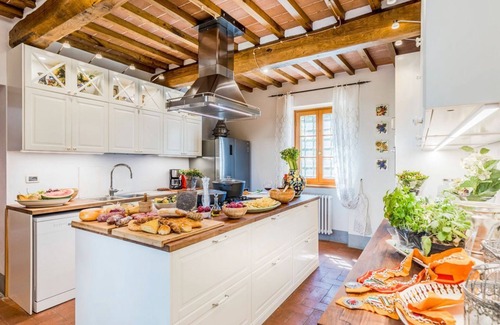 Orentano Villa | Fonte Di Pierdo - Eleven Bedroom Villa, Sleeps 22