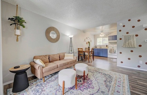 West Colorado Springs Apartment | Fontmore Unit 4 · Cozy 2bd Stunning Mountain Views
