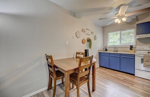 West Colorado Springs Apartment | Fontmore Unit 4 · Cozy 2bd Stunning Mountain Views