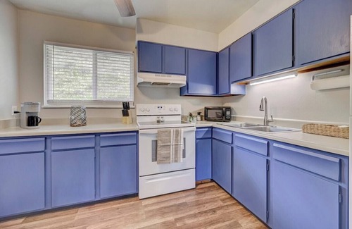West Colorado Springs Apartment | Fontmore Unit 4 · Cozy 2bd Stunning Mountain Views