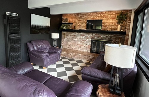 Blue Jay House | Foosball & Pool Table, Pandora Game Box & Arcades, Movie Room