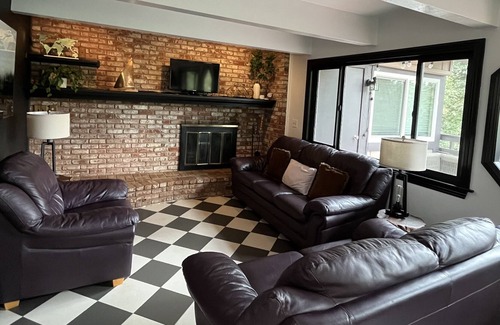 Blue Jay House | Foosball & Pool Table, Pandora Game Box & Arcades, Movie Room