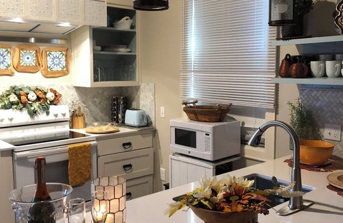 Fayetteville House | Football,festivals walk to restaurants & breweries right off the Greenway Trail!