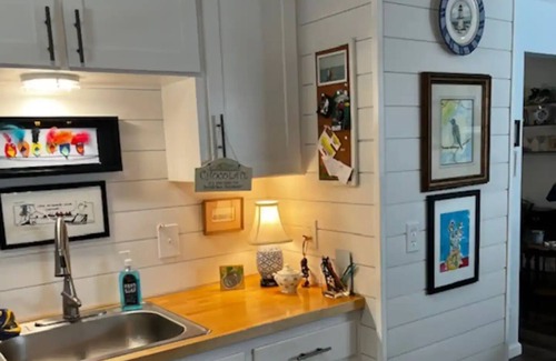 Hartwell Cottage | Football season is coming! UGA or Clemson? We've got you covered!