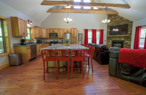 Cleveland Cabin | Foothills Family Retreat- Hot Tub/Playset/Fire Pit/7 bedrooms!