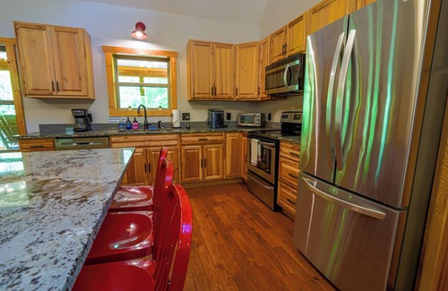 Cleveland Cabin | Foothills Family Retreat- Hot Tub/Playset/Fire Pit/7 bedrooms!