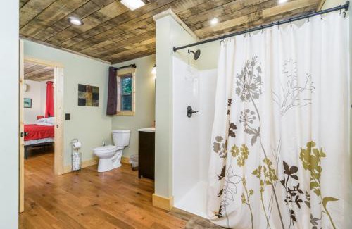 Dahlonega House | Foothills Family Retreat - 7 Bedrooms, Hot Tub