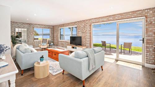 Salamander Bay House | Footprints on Foreshore