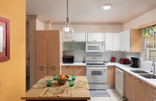Douglas Condo | Footprints Whitesands G3