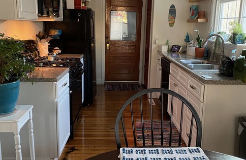 Buzzards Bay Cottage | Footsteps from Broad Cove 5 min walk to Onset Village