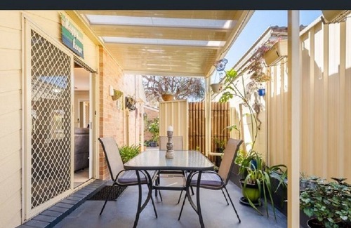 Lake Illawarra House | Footsteps to sand, surf & sun at Warilla Beach