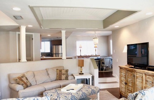 Marineland Acres House | Footsteps to the Beach - Sleeps 8-Quiet Beach in The Hammock