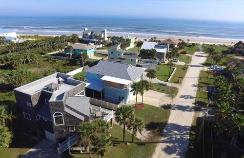 Marineland Acres House | Footsteps to the Beach - Sleeps 8-Quiet Beach in The Hammock