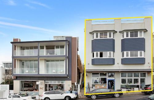 North Bondi Apartment | Footsteps to The Sand & Surf