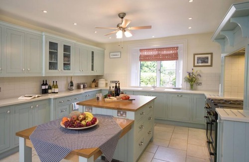 Culmhead House | For 24 guests. Outdoor heated pool, hot-tub, large games room and 2 lakes.