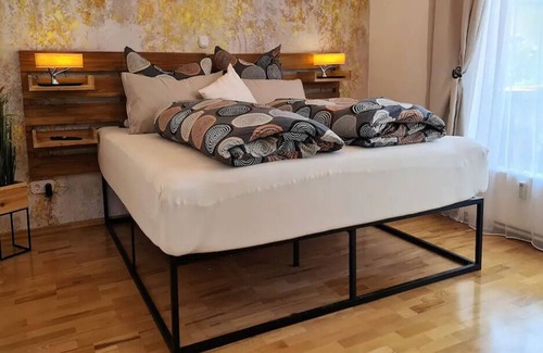 Landstuhl Apartment | for 6 people; Air conditioning, 3 bedrooms, own garden ...