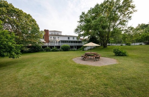 West Newbury Villa | For Business and Pleasure Travelers. Pink room.