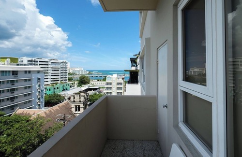 Miramar Apartment | For Family & Friends | With Balcony | Free Parking | Air Conditioner