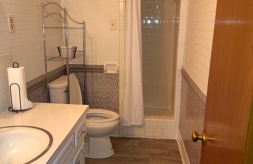 Danville House | For large families and groups just minutes away from the Caesars of Danville.