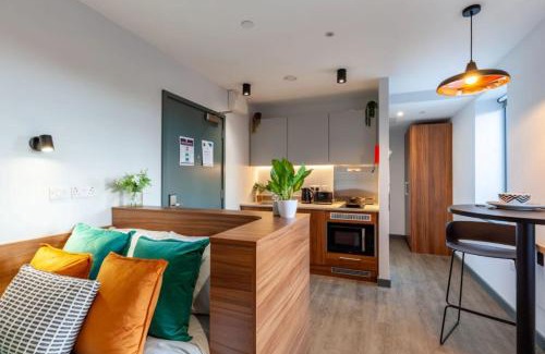 Runnymede Apartment | For Students Only - Straits Garden at Egham