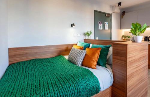 Runnymede Apartment | For Students Only - Straits Garden at Egham