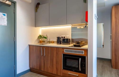 Runnymede Apartment | For Students Only - Straits Garden at Egham