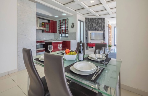 Mellieħa Heights Apartment | For those who prefer to cook their own meals, this kitchen is well-equipped and is a beautiful space to create heartly dishes! Towels and linen are included, Kettle, Toaster, Hair dryer, Washing machine, coffee maker, dishwasher, microwave.