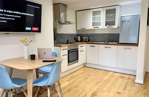 Reading Apartment | Forbury Apartment, 3 guests, Free Parking & Wifi, close to Uni, Hospital & Town Centre