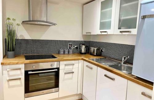 Reading Apartment | Forbury Apartment, 3 guests, Free Parking & Wifi, close to Uni, Hospital & Town Centre