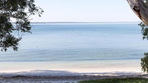 Salamander Bay House | Foreshore Beach House - Stunning waterfront home