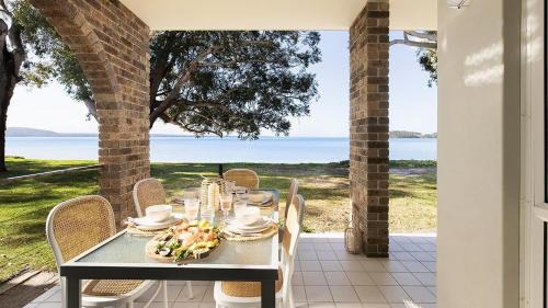 Salamander Bay House | Foreshore Beach House - Stunning waterfront home