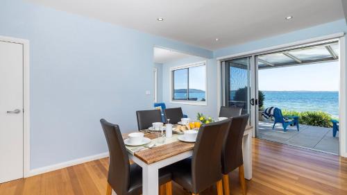 Salamander Bay House | Foreshore Bliss