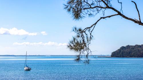 Salamander Bay House | Foreshore Delight