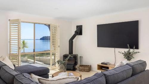 Salamander Bay House | Foreshore Delight