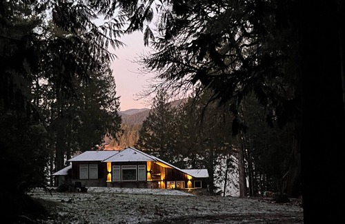Juan de Fuca Electoral Area House | Forest and ocean 4-bedrooms design house