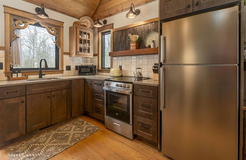 Carbondale Cabin | Forest Cabin Retreat with Hot Tub