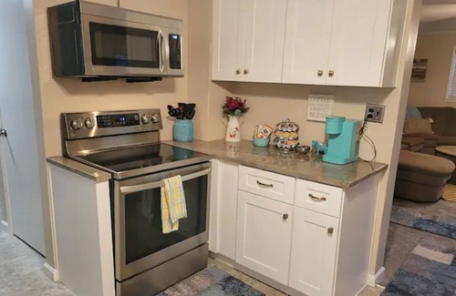 Bellevue House | Forest Cottage Peaceful Acreage