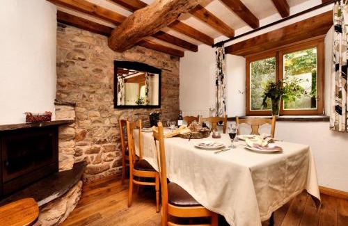 Commanster House | Forest-Edge Stay, Burtonville, cleaning included