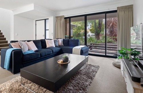 Margaret River Villa | Forest Edge Villa right on main st