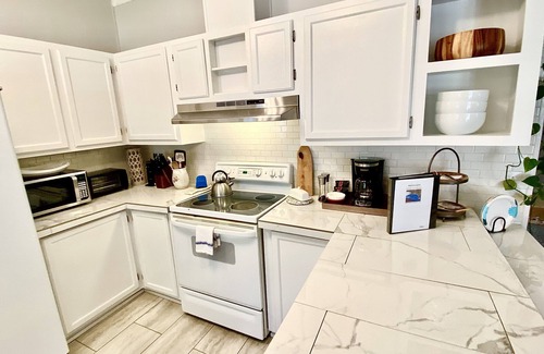 Deschutes River Woods House | Forest Escape - Hot Tub under the Stars- AC- Zipline- No Train Noise