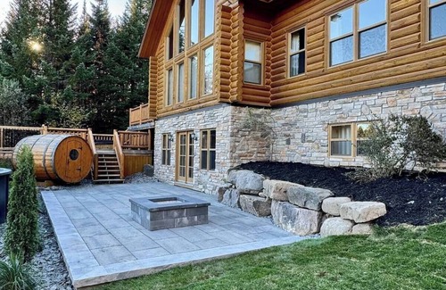 Fiddler Lake Resort Ski Chalet | Forest Getaway, Soak in the Spa, Sauna, Fireplace