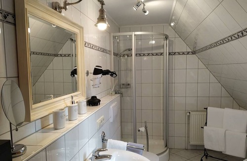 Ehlbeck Apartment | Forest house at the Rehrhof - back house