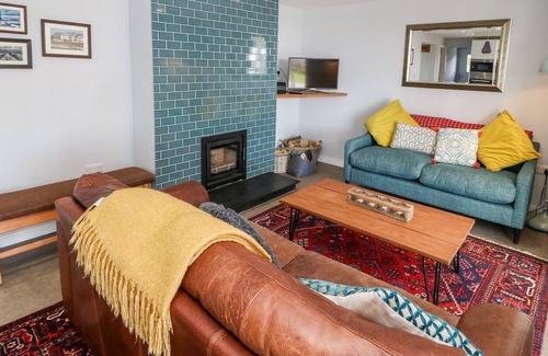 Newborough House | FOREST LODGE, pet friendly, luxury holiday cottage in Newborough
