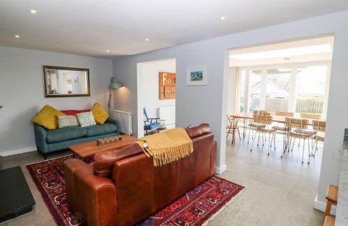 Dwyran House | Forest Lodge