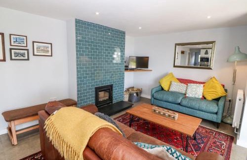 Dwyran House | Forest Lodge